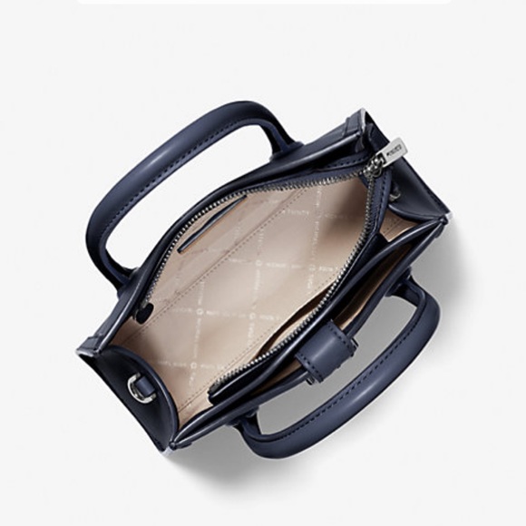 MICHAEL KORS
Gabby Small Faux Leather Satchel
COLOR NAVY
NWT - Picture 2 of 16